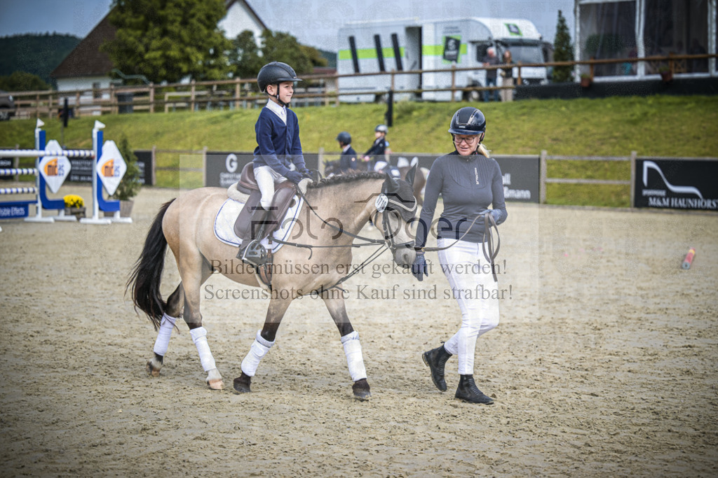 DOS_0142 | Entdecke hochwertige Reitturnierfotos von Foto Oger. Professionell, emotional und authentisch – jetzt Lieblingsmomente im Shop bestellen.Deutschlandweite Turnierfotografie. - Realisiert mit Pictrs.com