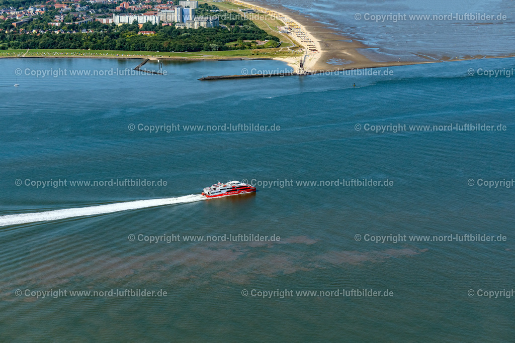 Cuxhaven_Halunder_Jet_ELS_7788130822 | CUXHAVEN 13.08.2022 Fahrt des Fähr- Schiffes FRS Halunderjet Katamaran über die Nordsee in Cuxhaven im Bundesland Niedersachsen. // Ride a ferry ship on the North Sea in Cuxhaven Halunderjet in the state Lower Saxony. Foto: Martin Elsen