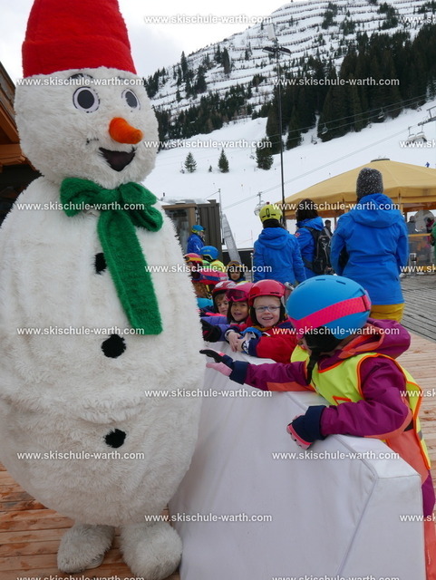 Pauli mit Kindern (1) | Photos von der Skischule Warth - Realisiert mit Pictrs.com