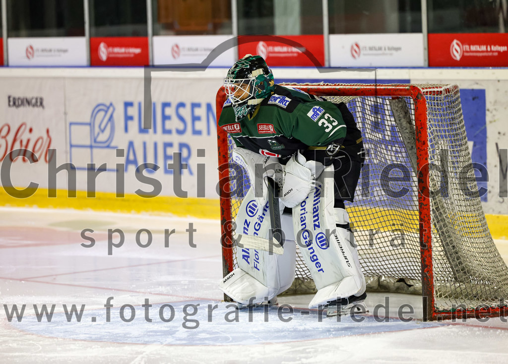 2022-09-23_131_TSV_Erding_gegen_EV_Fuessen | Erding, Deutschland, 23.09.2022:
Eishockey, Bayernliga 2022 / 2023, Testspiel, TSV Erding gegen EV Füssen, Endergebnis: 1:3

Torwart Thomas Hingel (Erding Gladiators, #33)

Foto: Christian Riedel / fotografie-riedel.net