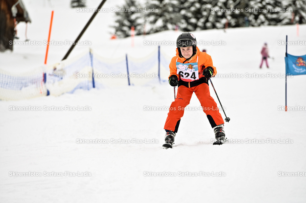 SRF_20.02.2026_0643 | Skirennfotos,Serfaus,Fiss,Ladis,Kinderskirennen,Winter,Tirol,Oberland,skirace,SFL,feelfree,weil wir's genießen,ski,Ski,skifahren,Sonnenplateau, - Realisiert mit Pictrs.com