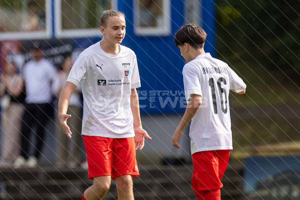 20250920_Picselweb-Fotografie_1R3_1427 | JFV D/A &amp; Stade - VfB Oldenburg0:1 VfB no70:2 VfB no70:3 VfB JFV Eigentor0:4 VfB no70:5 VfB no71:5 JFV no3 Jaric Jimenez-Voss2:5 JFV no9 Janko Sylvester3:5 JFV no16 Damian Elias Mihro Burekovic - Realisiert mit Pictrs.com