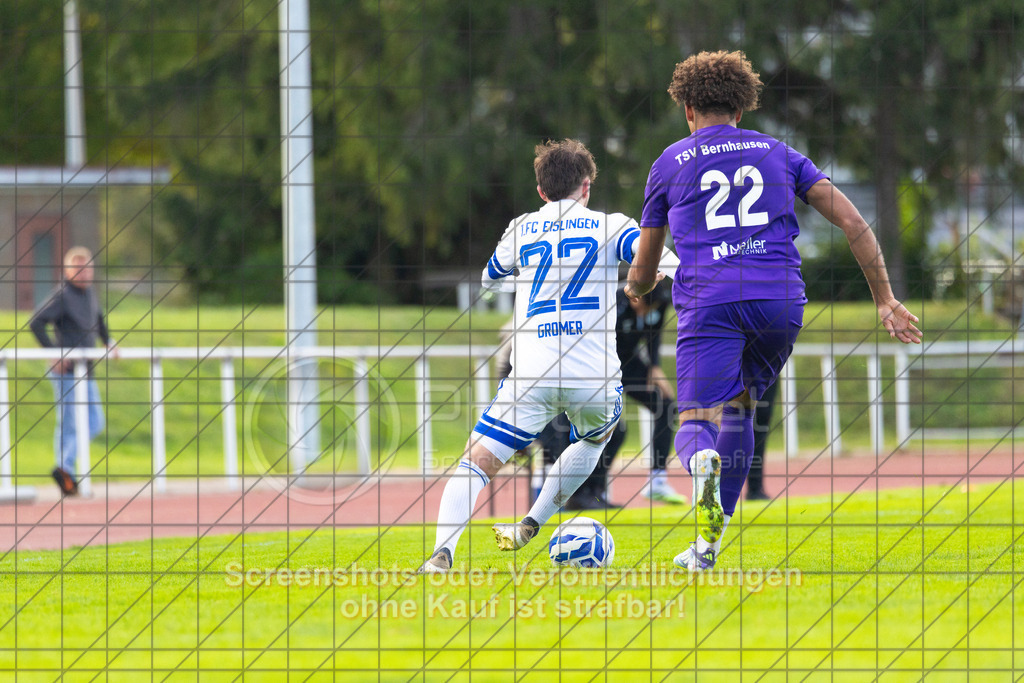 20261010_155322_0508_(c)_by_PhotoPeet | #,1.FC Eislingen (weiß) vs. TSV Bernhausen (lila), Fussball, Landesliga 2 - wfv, 11. Spieltag, Saison 2026/2027, Rasenplatz, Eichbachstation, Haldenstraße, 73054 Eislingen, 10.10.2026 - 15:30 Uhr,Foto: PhotoPeet / Sport- &amp; Eventfotografie / Peter Harich