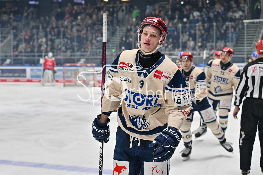 Augsburger Panther - Schwenninger Wild Wings | Jubel der Gaeste nach dem Treffer zum 2-1 durch Philip FEIST (Schwenninger Wild Wings 9) / Freude / Happy / Tor / Torschuetze / DEL: Augsburger Panther - Schwenninger Wild Wings, Curt Frenzel Stadion am 02.02.2025