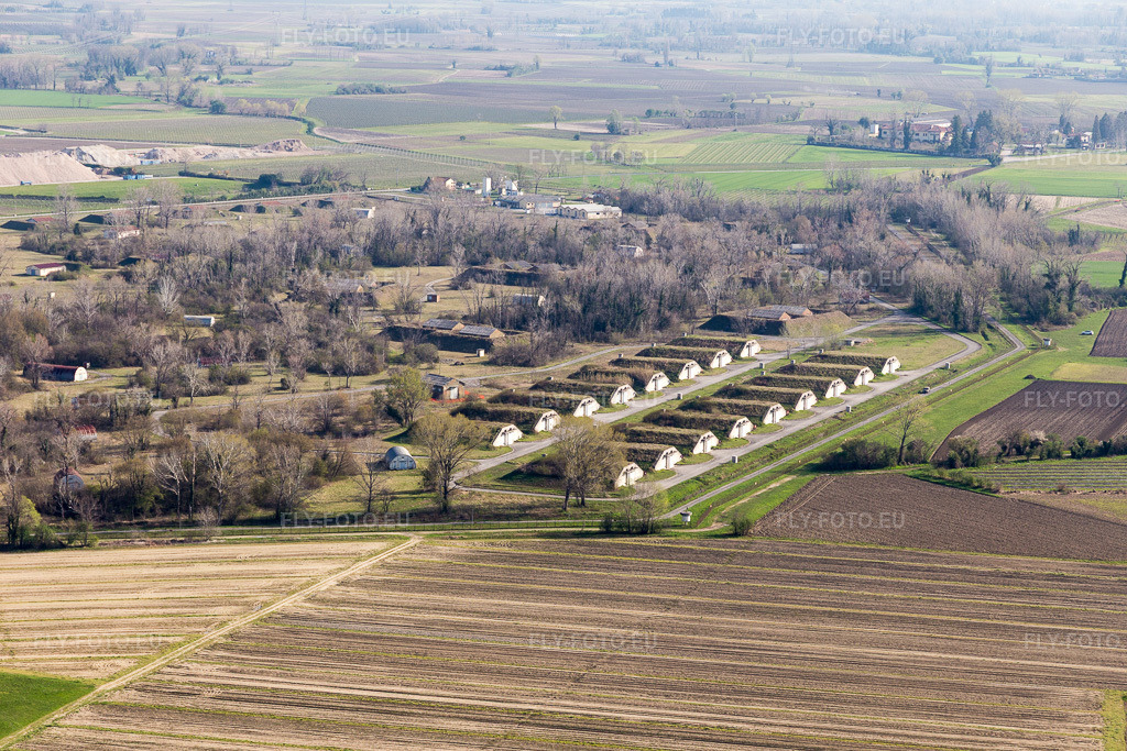 Vue aérienne: Vue de la ville à San Lorenzo dans le département Frioul-Vénétie Julienne, Italie. Photo: IMG_105756.jpg prise le 08/04/2018 par Werner Riehm/FLY-FOTO.eu – Résolution de l'original: 5472 x 3648 px