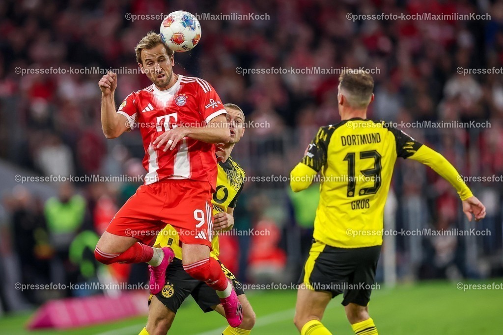 FCB18102501097 | 18.10.2025, Fußball, FC Bayern München - Borussia Dortmund, 1. Fußball Bundesliga, 7. Spieltag, Allianz Arena, Saison 2025 2026: Harry Kane (FC Bayern Muenchen #09) Kopfball im Zweikampf gegen  Pascal Groß (BVB #13) und Waldemar Anton (BVB #03) DFB regulations prohibit any use of photographs as image sequences and or quasi-video.
