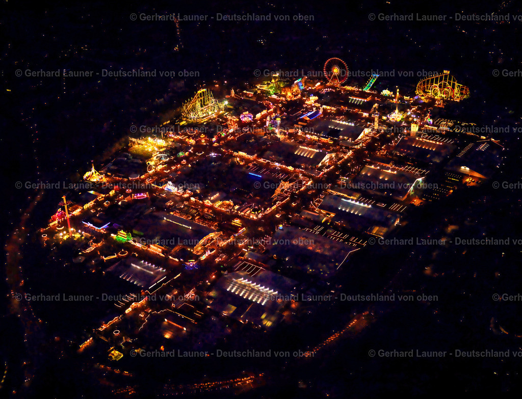 2783032 | Das Oktoberfest in München (mundartlich Wiesn) ist das größte Volksfest der Welt. Hier sieht man das Volksfest bei Nacht in voller Beleuchtung.