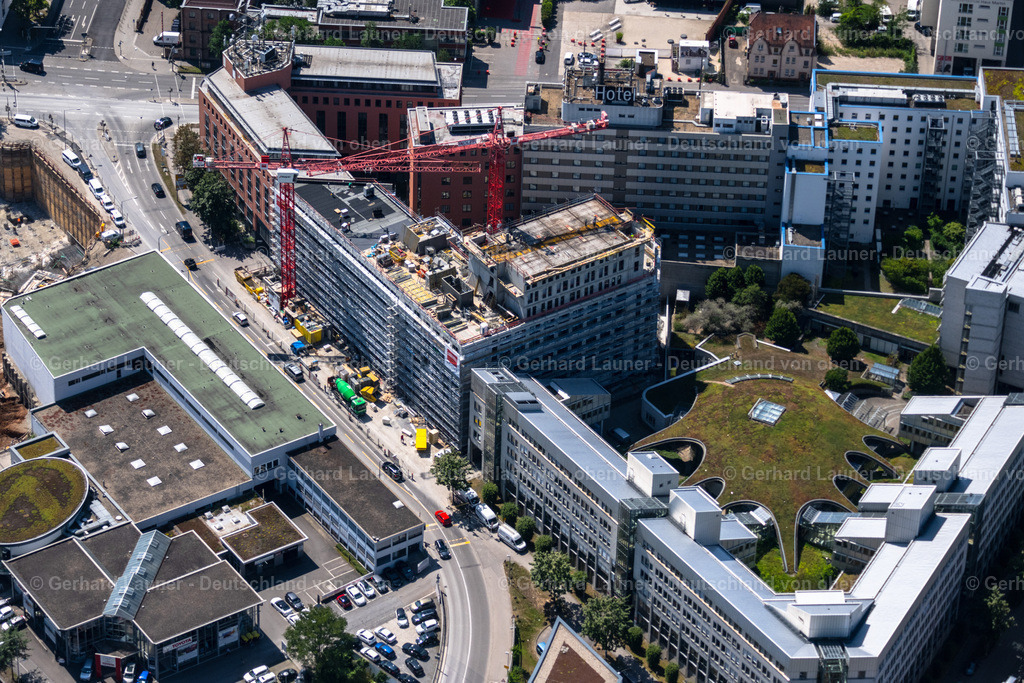 4034716 | STUTTGART 22.07.2020 Verwaltungsgebäude des Unternehmens der "Bundesanstalt für Post und Telekommunikation Deutsche Bundespost" an der Maybachstraße im Ortsteil Feuerbach-Ost in Stuttgart im Bundesland Baden-Württemberg, Deutschland. // Administration building of the company of "Bandesanstalt fuer Post and Telekommunikation Deutsche Bandespost" on Maybachstrasse in the district Feuerbach-Ost in Stuttgart in the state Baden-Wurttemberg, Germany. Foto: Gerhard Launer