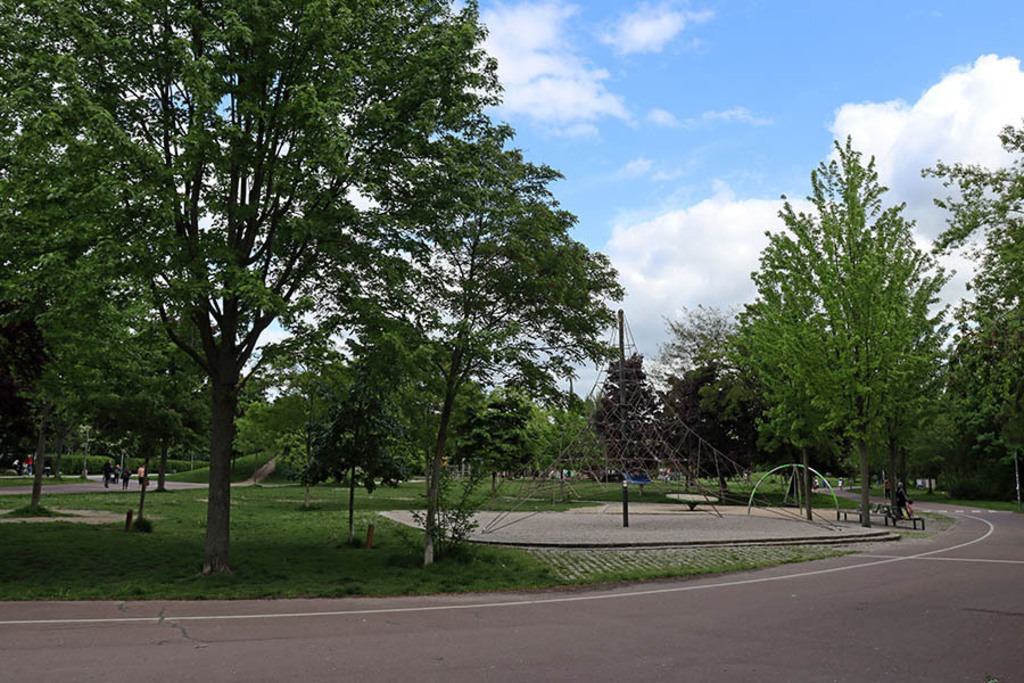 Rabet - Stadtteilpark | Entdecke über 20 Kategorien Leipzig-Motive: Foto-Downloads, hochwertige Poster, Leinwand- & Fine-Art-Prints. Jetzt Lieblingsfoto im Bildlexikon Leipzig Shop bestellen!