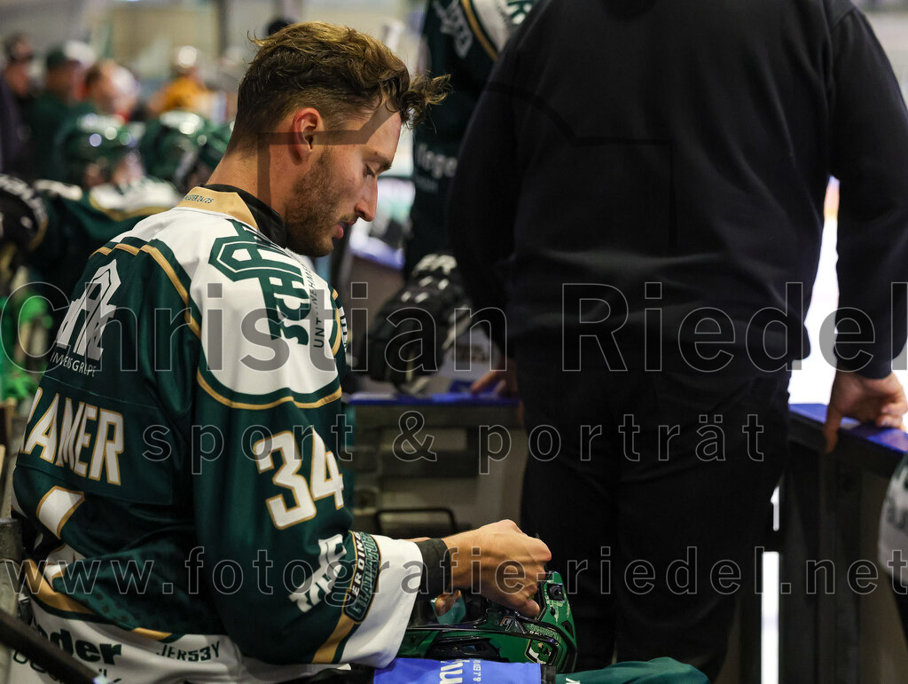 2025-08-22_153_TSV_Erding_gegen_EV_Fuessen | Erding, Deutschland, 22.08.2025:Eishockey, Oberliga Süd 2025 / 2026, Testspiel, TSV Erding gegen EV Füssen, Endergebnis: 1:4Bastian Cramer (Erding Gladiators, #34)Foto: Christian Riedel / fotografie-riedel.net