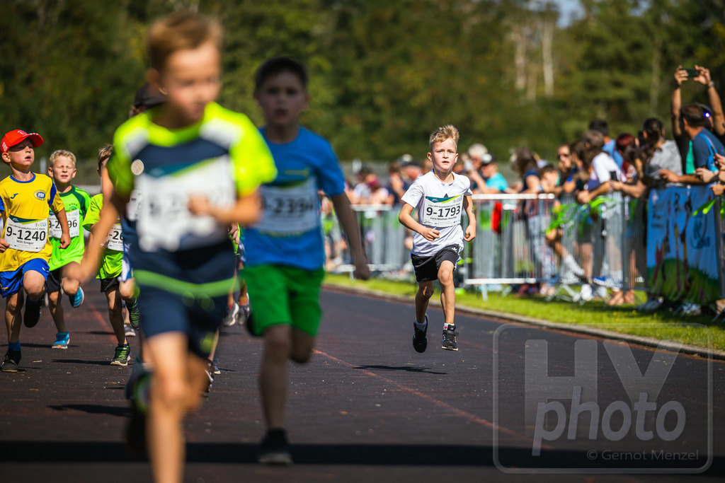 16. Hoywoj-CityLauf im Sportforum Hoyerswerda - 16.09.2023 | 1km VBH-Grundschul-Lauf 2. Klassen - Realisiert mit Pictrs.com