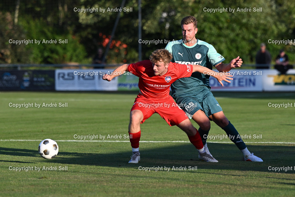 PSV Neumünster vs TSB Flensburg | Tobias Fölster (PSV #5) vs Cosmo Nitsch (TSB #3) / Fußball-Oberliga Männer 2026/2027 / PSV Neumünster vs TSB Flensburg / PSV Stadion Platz A / Neumünster / 07.08.26 - Realisiert mit Pictrs.com