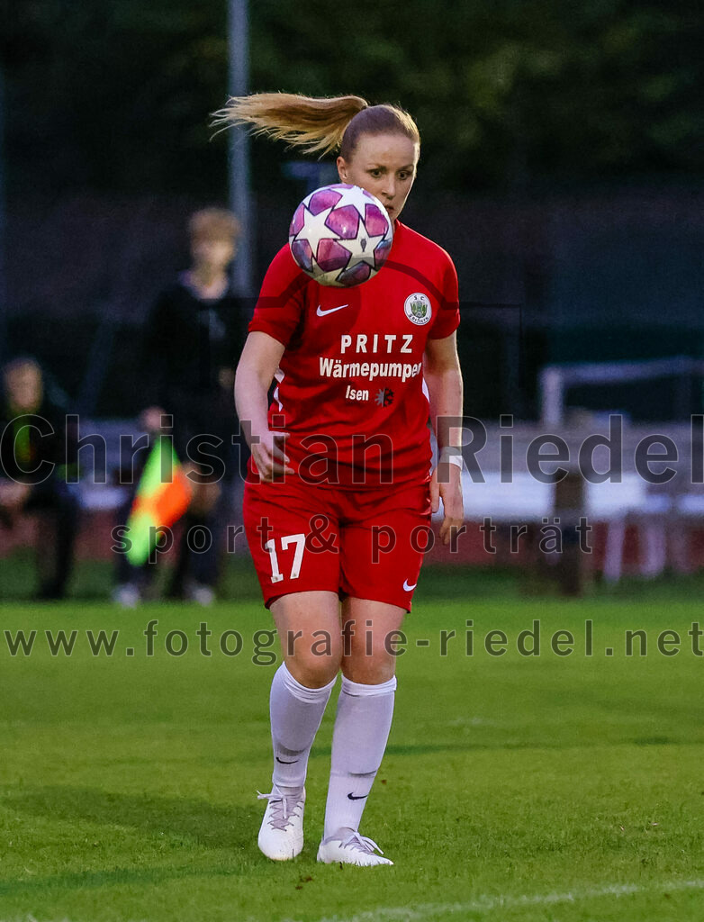 2023-10-21_046_FC_Forstern_gegen_FC_Ezelsdorf | Forstern, Deutschland, 21.10.2023:
Fußball, Frauen Bayernliga 2023 / 2024, 8. Spieltag, FC Forstern gegen FC Ezelsdorf, Endergebnis: 2:1

Julia Deißenböck (FC Forstern, #17)

Foto: Christian Riedel / fotografie-riedel.net