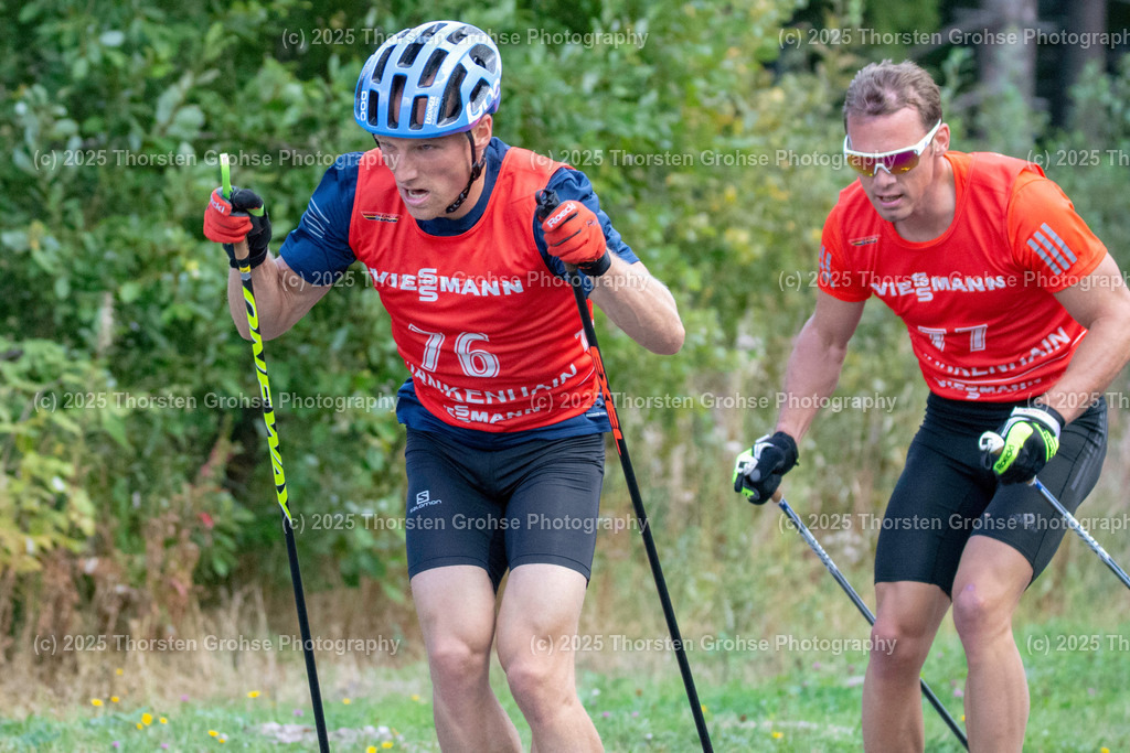 Deutsche Meisterschaften Biathlon | Deutsche Meisterschaften Biathlon, Speziallanglauf Maenner am 14.09.2018 in der DKB SKI ARENA in Oberhof, (Deutschland)

Bild: Schempp Simon vom SZ Uhingen / Zoll (77)
Lesser Erik vom SV Frankenhain / BwO (76) - Realisiert mit Pictrs.com