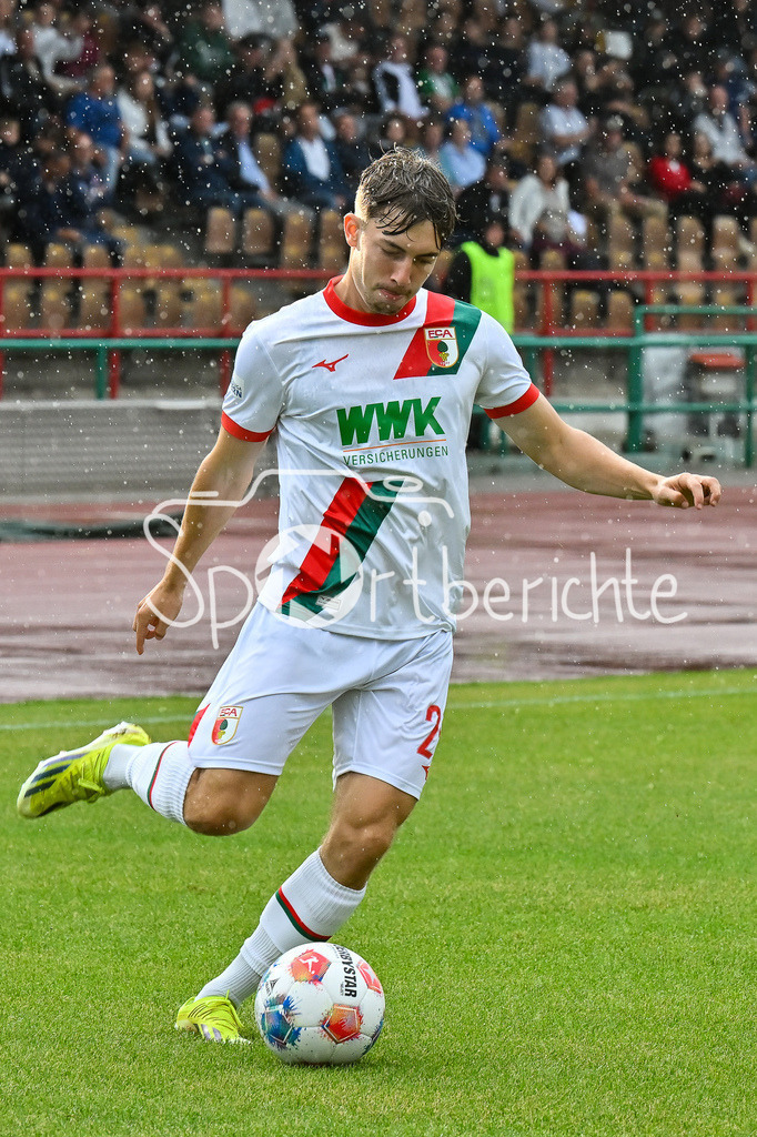 FC Augsburg II - FC Bayern Amateure | am BAll Simon MUEHLBAUER (FC Augsburg II 25) / Einzelfoto / Freisteller / Regionalliga Bayern: FC Augsburg II - FC Bayern Muenchen II, Rosenaustadion am 25.07.2025