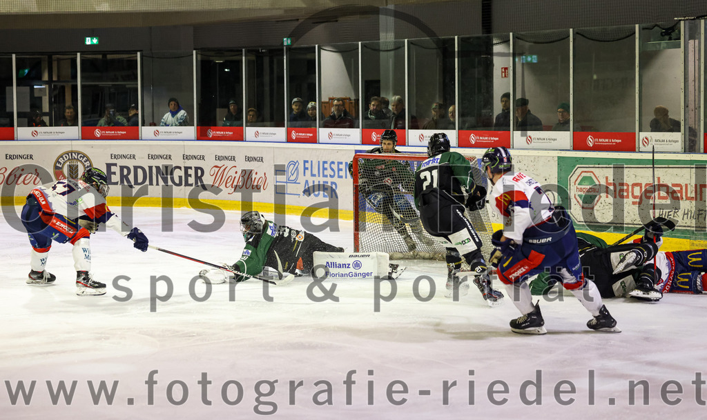 2023-02-19_035_TSV_Erding_gegen_VfE_Ulm-Neu-Ulm | Erding, Deutschland, 19.02.2023:
Eishockey, Bayernliga Meisterrunde Gruppe B 2022 / 2023, 5. Spieltag, TSV Erding gegen VfE Ulm/Neu-Ulm, Endergebnis: 

Joona Schneider (VfE Ulm/Neu-Ulm e. V., #57), Torwart Christoph Schedlbauer (Erding Gladiators, #31), Florian Zimmermann (Erding Gladiators, #5), Erik Modlmayr (Erding Gladiators, #21)

Foto: Christian Riedel / fotografie-riedel.net