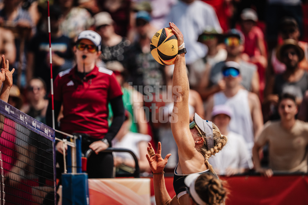 Beachvolleyball | Frauen | Allianz German Beach Tour 2025 | Tourstop München | 05.07.2025 | Melanie Paul beim Angriff