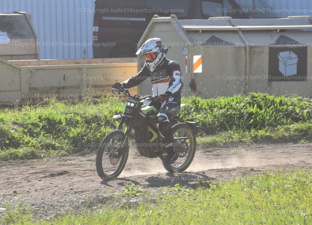 DSC_0107 | Sportfotografie , Motorsport, Motoross, Reitsport, Mointainbike, Enduro,
Landschaft , Outdoor, Eventfotografie, Landschaft, Bilder online bestellen - Realisiert mit Pictrs.com