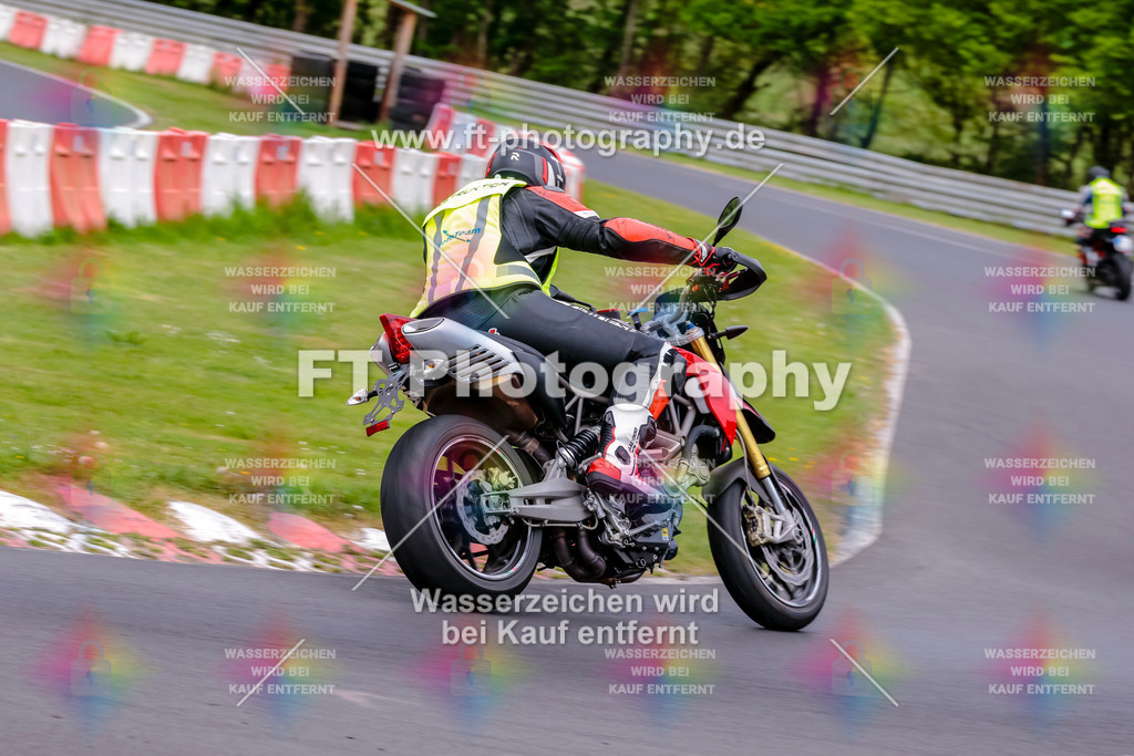 MotoTeamVBK-20303 | Hier findet Ihr Bilder von Touristenfahrten auf der Nürburgring Nordschleife oder von anderen Veranstaltungen die ich besucht habe. Viel Spass beim Durch Schauen 