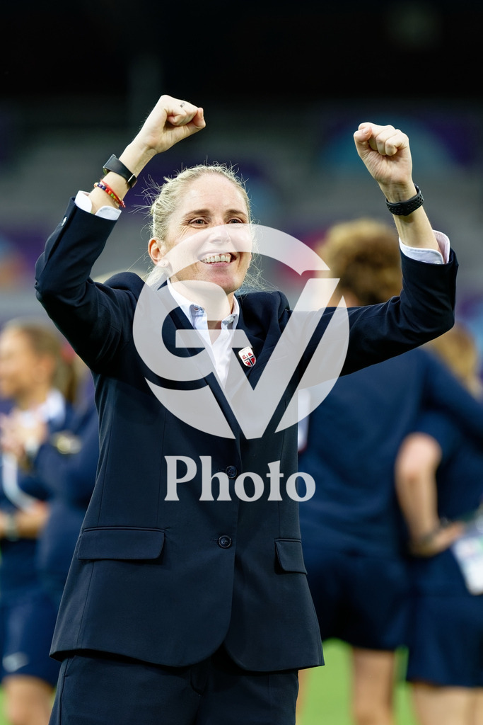 Norway v Finland - UEFA Women's EURO 2025 Group A | SION, SWITZERLAND - JULY 6: Gemma Grainger coach of Norway gestures  during the UEFA Womens EURO 2025 Group A match between Norway and Finland at Stade de Tourbillon on July 6, 2025 in Sion, Switzerland. (Photo by Giuseppe Velletri/Sports Press Photo/Getty Images)
