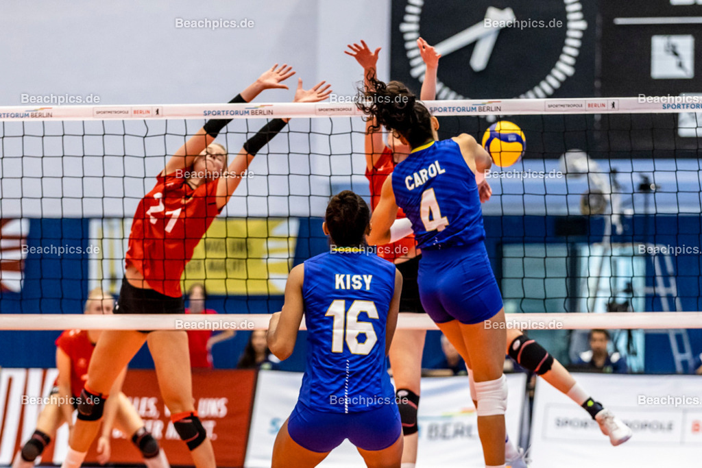 2022-00063312-Testspiel-Deutschland-Brasilien | Angriff Ana CAROLINA SILVA #4 BRA, 17.09.2022; Berlin Foto: Gerold Rebsch - www.beachpics.de
