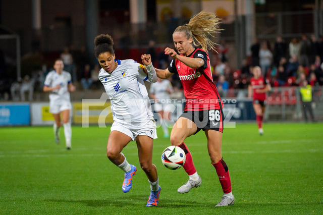 20241007NSZ_0036 | Zweikampf Josephine Bonsu (Carl Zeiss Jena,No.23) und Juliette Vidal (Bayer Leverkusen,No.56)DEU, Leverkusen, 07.10.2024 Fußball, Frauen, Google Pixel Frauen-Bundesliga, Saison 2024/2025, 5. Spieltag, Bayer 04 Leverkusen - FC Carl Zeiss JenaDIE DFB-RICHTLINIEN UNTERSAGEN JEGLICHE NUTZUNG VON FOTOS ALS SEQUENZBILDER UND/ODER VIDEOÄHNLICHE FOTOSTRECKEN - Realisiert mit Pictrs.com