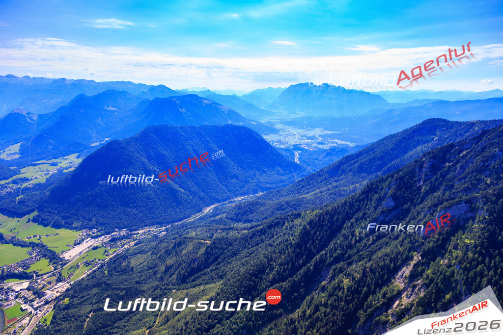Die Luftaufnahme der Stadt Bad Aussee wurde 2017 vom Flugzeug heraus erstellt ( keine Drohne )- hohe Auflösung für beste Qualität