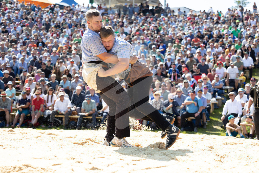 Rigi2025_2521 | Die Schwinger des Schwyzer Kantonalen Schwingerverbandes: Fotos, die Dynamik und Leidenschaft festhalten, sowie emotionale Momente aus dem traditionellen Schwingsport zeigen. - Realisiert mit Pictrs.com