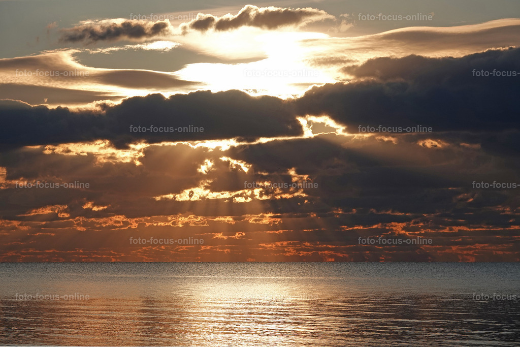 Spectacular almost spiritual sunset on the beach of Liepja | foto-focus-online