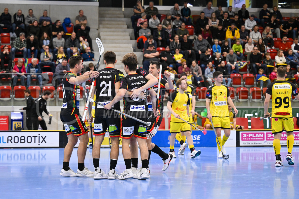 HC Rychenberg vs Tigers Langnau - 11. Dezember 2022 | HC Rychenberg vs Tigers Langnau
AXA Arena, Winterthur
Matteo Nico Steiner (#21 Tigers Langnau) schiesst der 1:2.
Bild: Sportfotografie Markus Aeschimann | www.markus-aeschimann.ch - Realisiert mit Pictrs.com