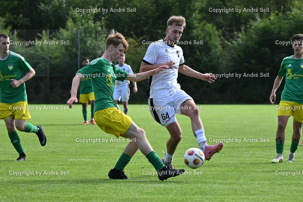 TS Einfeld vs SVE Comet Kiel | Liam Zablocki (Einfeld #64) vs Felix Gesper (Comet #27) / Fußball-Verbandsliga Ost Männer 2026/2027 / TS Einfeld vs SVE Comet Kiel / C-Platz TSE / Neumünster / 05.09.26 - Realisiert mit Pictrs.com