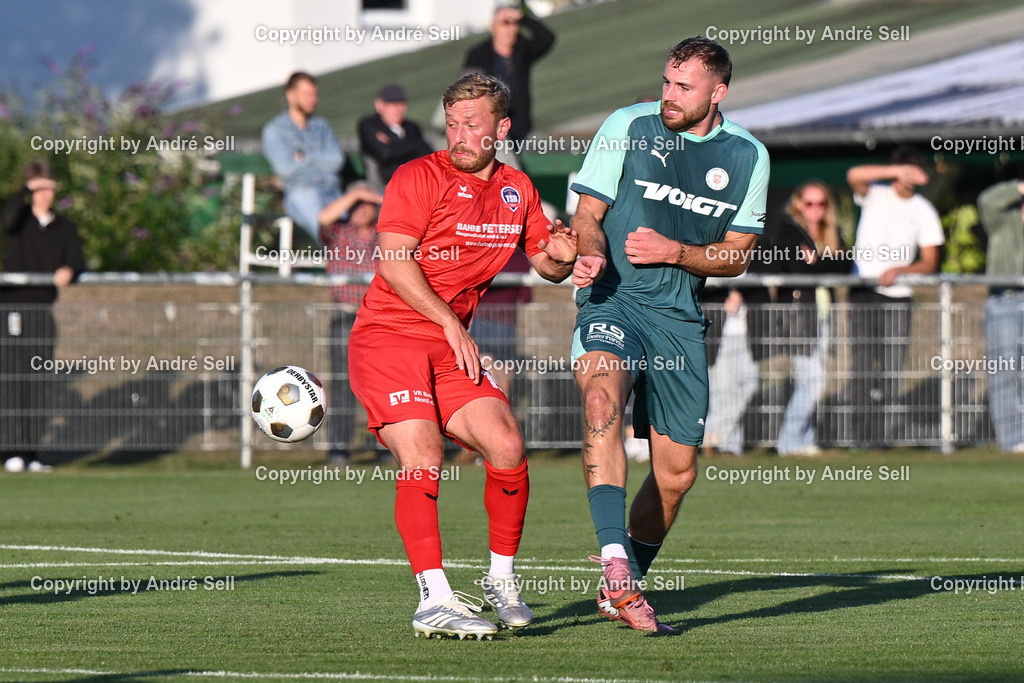 PSV Neumünster vs TSB Flensburg | Ben Luca Nohns (PSV #9) vs Felix Stüwe (TSB #19) / Fußball-Oberliga Männer 2026/2027 / PSV Neumünster vs TSB Flensburg / PSV Stadion Platz A / Neumünster / 07.08.26 - Realisiert mit Pictrs.com