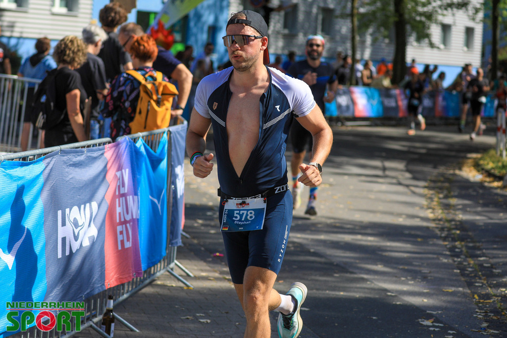 IRONMAN70-3-Duisburg-2025_Laufen_071 | Bildergalerie von Sport-Ereignissen aber auch von weiteren spannenden Dingen - nicht nur vom Niederrhein. In Anlehnung an den bekannten Spruch von Hanns Dieter Hüsch heißt das Motto: "Niederrhein ist überall".  - Realisiert mit Pictrs.com