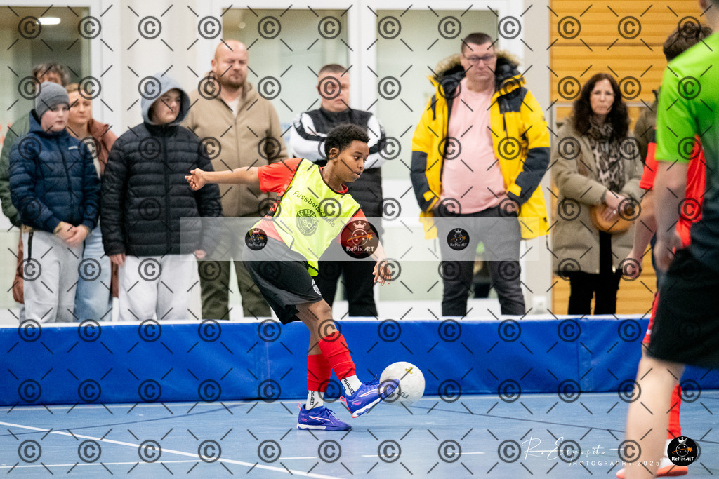 20251122_20251122_FCR-Hallenturnier-D-1_008-85 | Sport und Naturfotografie von Roberto Esposito zeigt echte Momente Bewegung und die Schönheit der Natur. Ausdrucksstarke Bilder schaffen Emotionen.
