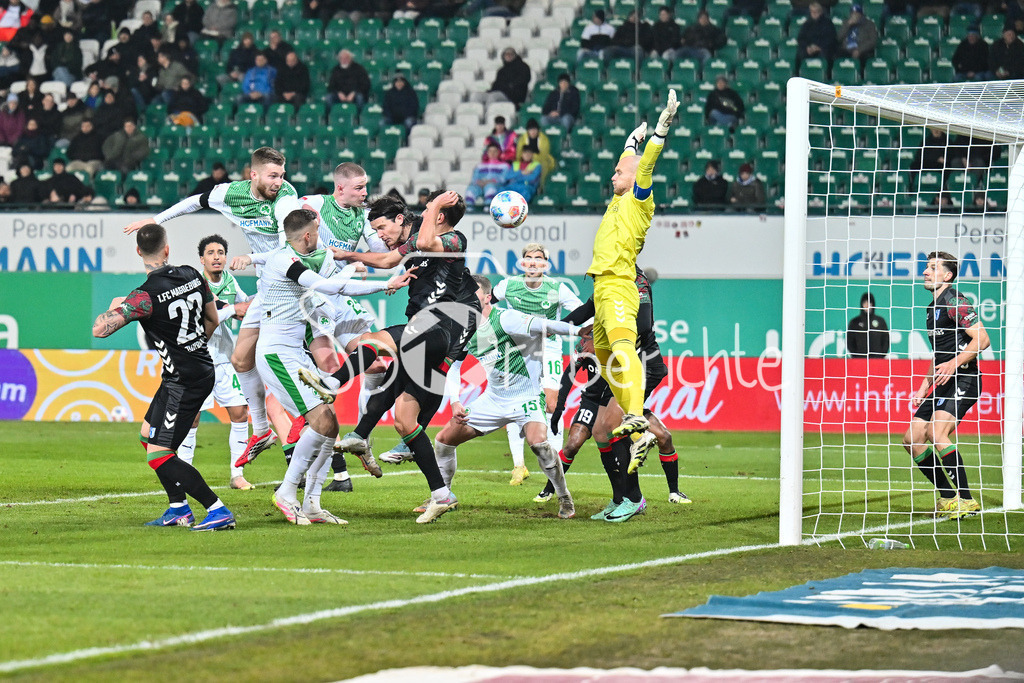 SpVgg Greuther Fürth - 1. FC Magdeburg | FUERTH, GERMANY - 06. FEBRUARY: Der Ball landet erneut im Tor - der Treffer zum 2-5 durch Doni ARIFI (SpVgg Greuter Fürth 28) / Tor / Torschuetze / Freude / Happy während dem Match zwischen der SpVgg Greuther Fürth und dem 1. FC Magdeburg am 21. Spieltag der 2. Bundesliga im Sportpark Ronhof Thomas Sommer