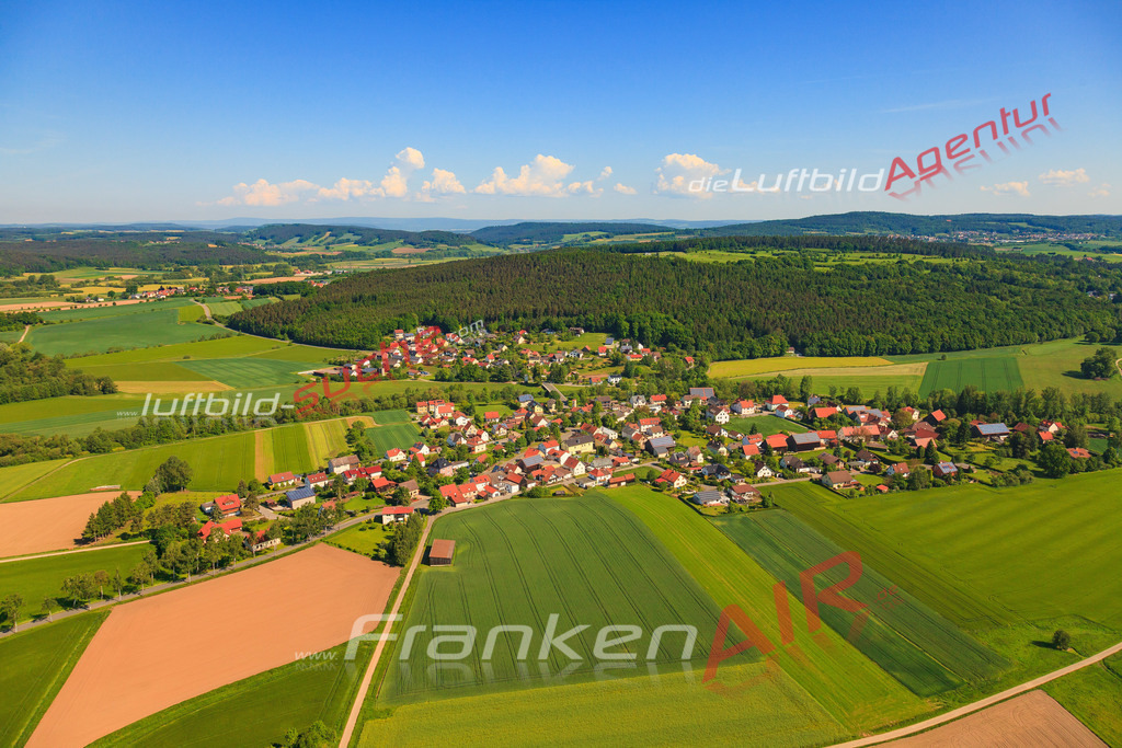 Luftbild von Unterlangenstadt Redwitz - Luftaufnahme wurde 2014 von https://frankenair.de mittels Flugzeug (keine Drohne) erstellt - die Geschenkidee