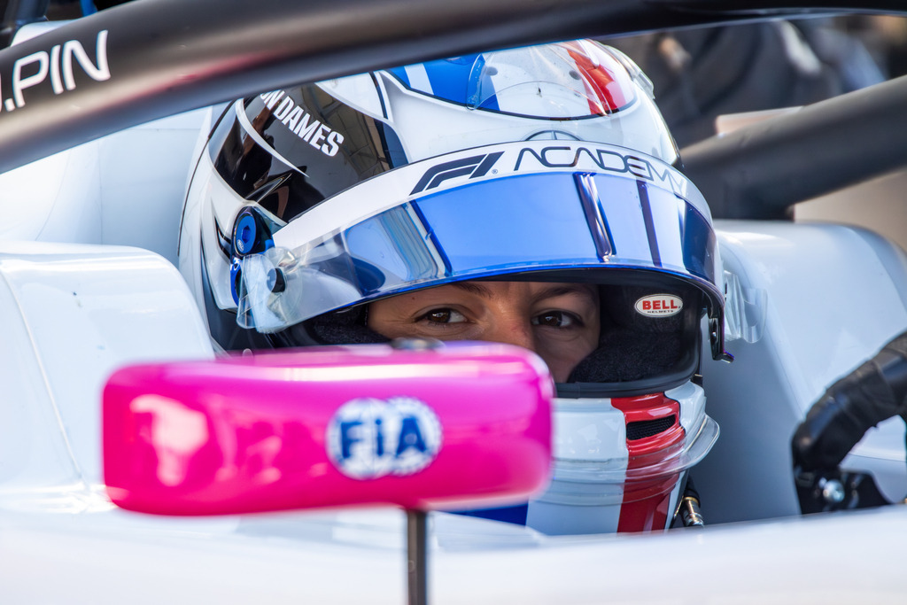 10. Mai 2024, Hockenheimring (Deutschland: Freies Training der FRECA (Formula regional by Alpine 2024). Bild: Nahaufnahme von  Doriane Pin (Frankreich) im Cockpit (Rennstall Iron Dames) | 10. Mai 2024, Hockenheimring (Deutschland: Freies Training der FRECA (Formula regional by Alpine 2024). Bild: Nahaufnahme von  Doriane Pin (Frankreich) im Cockpit (Rennstall Iron Dames) - Realisiert mit Pictrs.com