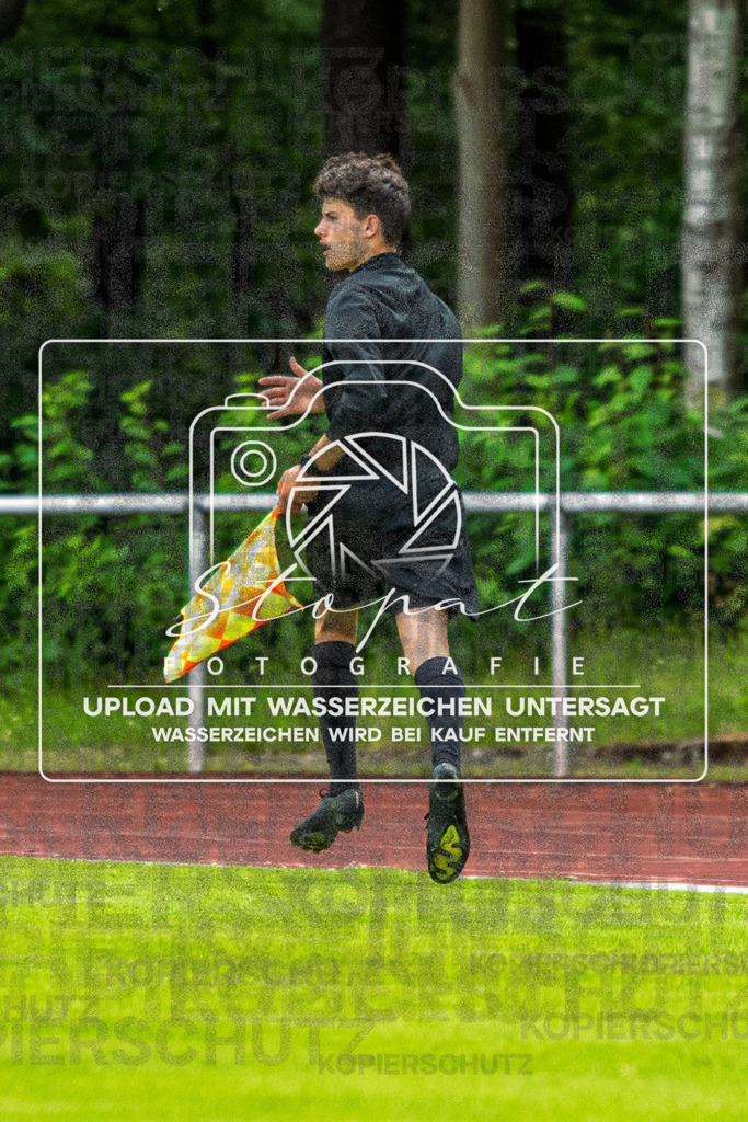 Landesliga Herren LG - TV Jahn Schneverdingen vs. MTV Eintracht Celle | Armin Maksutaj (Schiedsrichterassistent); Landesliga Herren LG - TV Jahn Schneverdingen vs. MTV Eintracht Celle am 06.06.2026 in Osterwaldstadion, Schneverdingen - Realisiert mit Pictrs.com