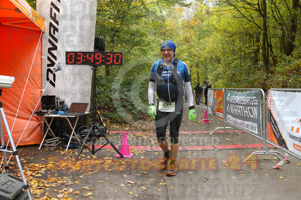 251026_1351_EX1_3998 | Sportfotografie im Rhein-Sieg Kreis, Köln, Bonn, NRW, Rheinland Pfalz, Hessen, etc. Unser Tätigkeitsfeld umfasst den Laufsport vom Volkslauf über den Marathon, Duathlon, Triathon bis zum Ultralauf wie Kölnpfad Ultra oder Schindertrail.