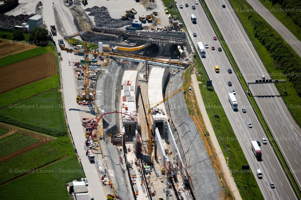 4045611 | STUTTGART 31.05.2021 Baustelle mit Tunnelführungsarbeiten für die Streckenführung und den Verlauf " Flughafentunnel " parallel zum Verlauf der Autobahn BAB A8 im Ortsteil Plieningen in Stuttgart im Bundesland Baden-Württemberg, Deutschland. Weiterführende Informationen bei: GBI Gackstatter Beratende Ingenieure GmbH,  Max Bögl Bauservice GmbH &amp; Co. KG,  Vössing Ingenieurgesellschaft mbH. // Construction site with tunneling work for the route and the "airport tunnel" course parallel to the course of the A8 motorway in the Plieningen district of Stuttgart in the state Baden-Wuerttemberg, Germany. Further information at: GBI Gackstatter Beratende Ingenieure GmbH,  Max Boegl Bauservice GmbH &amp; Co. KG,  Voessing Ingenieurgesellschaft mbH. Foto: Gerhard Launer