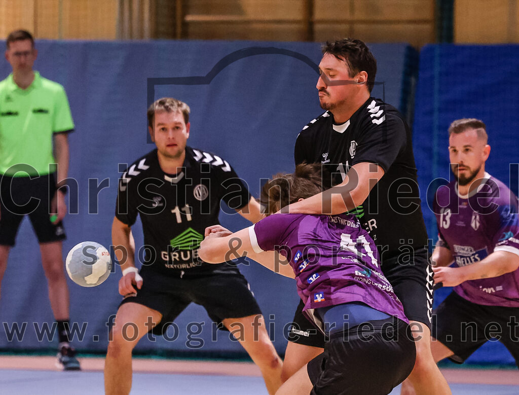 2024-11-09_075_SpVgg_Altenerding_gegen_TV_Altoetting | Erding, Deutschland, 09.11.2024:Handball, Bezirksoberliga Männer 2024 / 2025, 6. Spieltag, SpVgg Altenerding gegen TV Altötting, Endergebnis: 26:22Kilian Jödecke (SpVgg Altenerding, #41), Stefan Baaken (TV Altötting, #14)Foto: Christian Riedel / fotografie-riedel.net