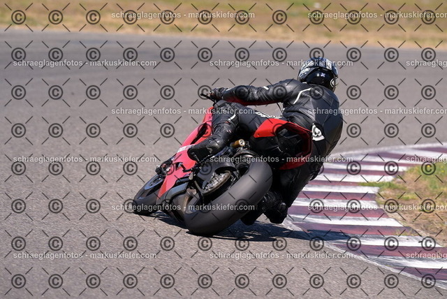 26bt04-1901 | markuskiefer.com - Realisiert mit Pictrs.com