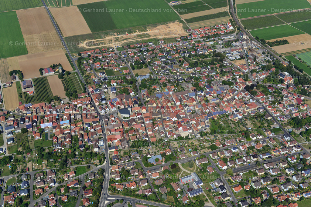 3650258 | BERGTHEIM 31.08.2016 Ortsansicht der Straßen und Häuser der Wohngebiete in Bergtheim im Bundesland Bayern, Deutschland. // Town View of the streets and houses of the residential areas in Bergtheim in the state Bavaria, Germany. Foto: Gerhard Launer