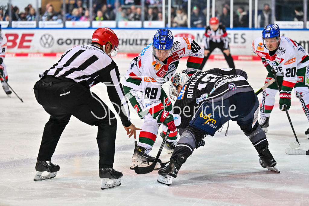 Iserlohn Roosters - Augsburger Panther | Beim Bully Mark ZENGERLE (Augsburger Panther #89) und Maciej RUTKOWSKI (Iserlohn Roosters 12) / DEL: Iserlohn Roosters - Augsburger Panther, Eissporthalle Iserlohn am 07.03.2025