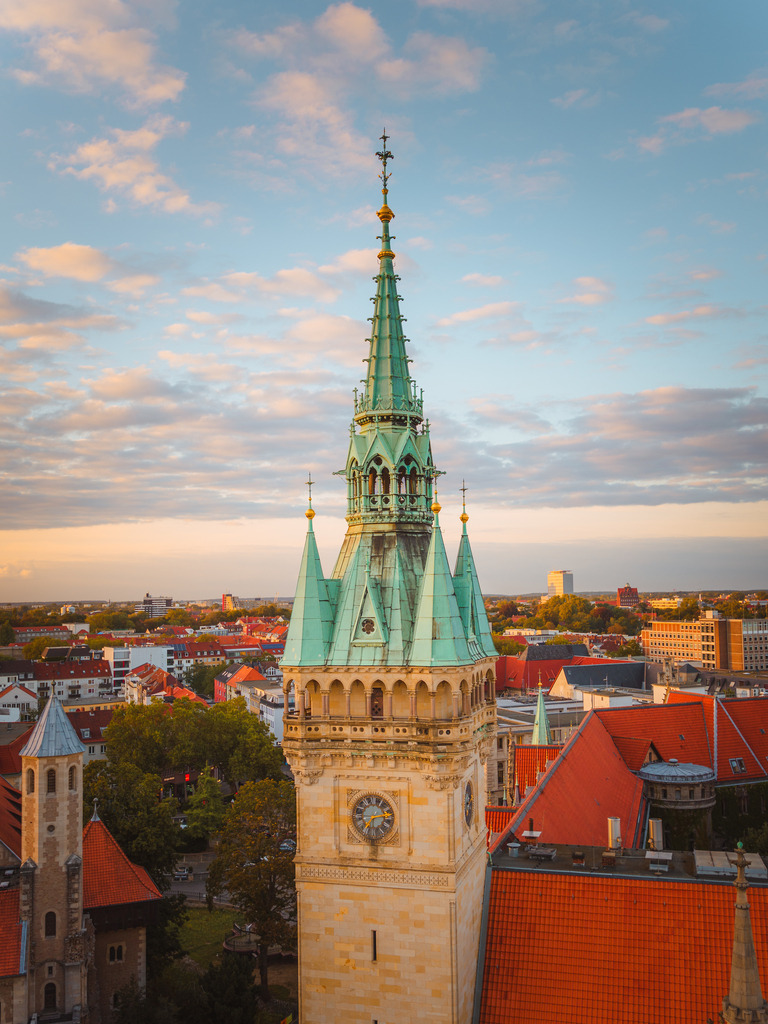Rathaus | Entdecke exklusive Fotokunst aus Braunschweig: Bildband, Leinwände, Postkarten, Kalender, digitale Downloads & Bildlizenzen. Jetzt im offiziellen Beautiful Braunschweig Shop! - Realisiert mit Pictrs.com