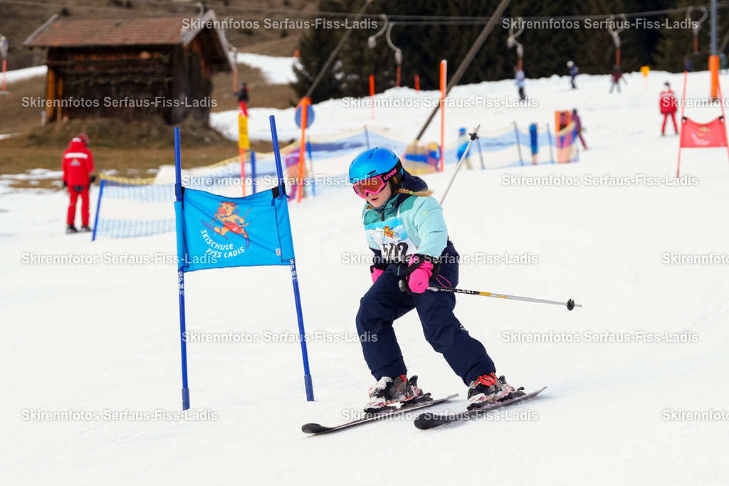 SRF_02.01.2026_0831 | Skirennfotos,Serfaus,Fiss,Ladis,Kinderskirennen,Winter,Tirol,Oberland,skirace,SFL,feelfree,weil wir's genießen,ski,Ski,skifahren,Sonnenplateau, - Realisiert mit Pictrs.com