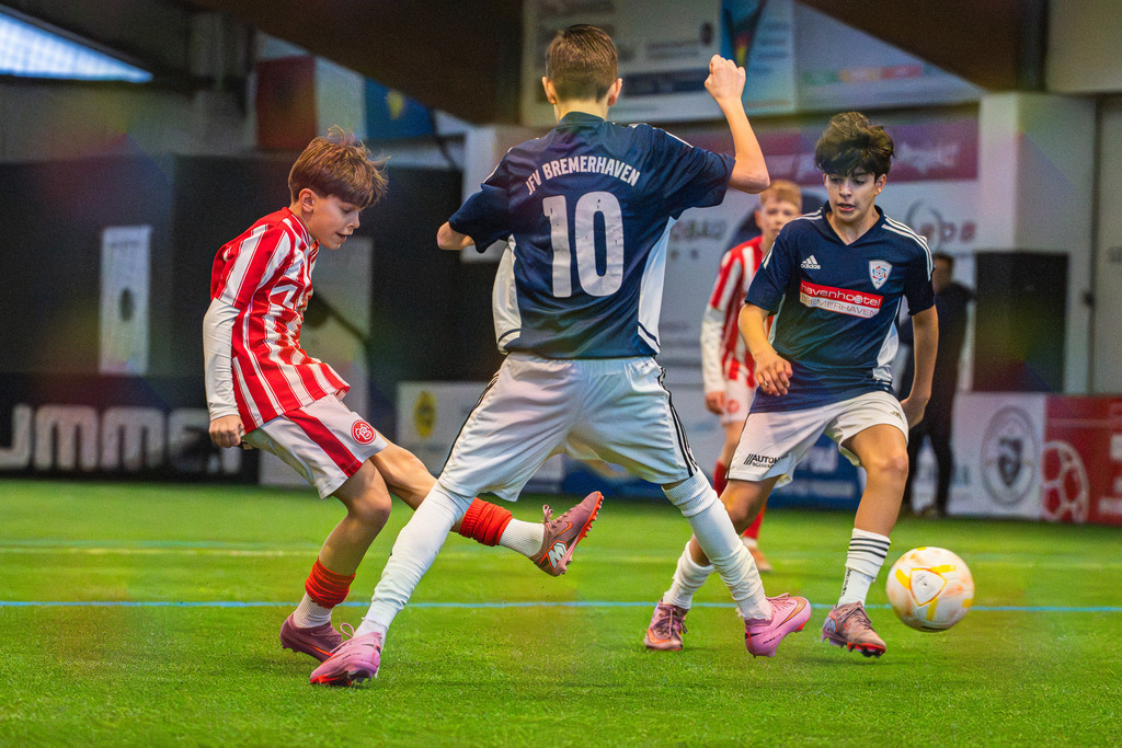 _BLR8530 | Professionelle Fußball- und Sportfotografie. Spielbilder online ansehen und kaufen – Einzelbilder oder komplette Galerien in hoher Qualität. - Realisiert mit Pictrs.com