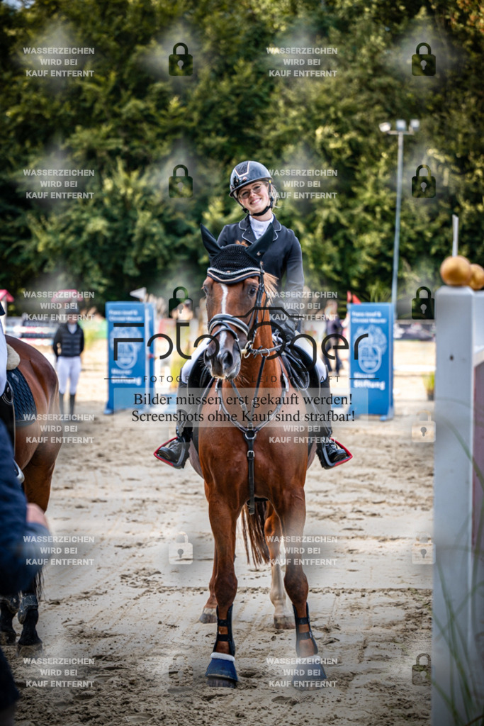 2026-09---Waldhof-11-0027 | Entdecke hochwertige Reitturnierfotos von Foto Oger. Professionell, emotional und authentisch – jetzt Lieblingsmomente im Shop bestellen.Deutschlandweite Turnierfotografie. - Realisiert mit Pictrs.com