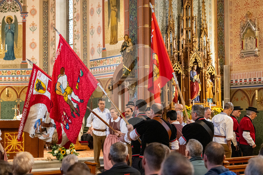 SKE100J_4608 | Die Schwinger des Schwyzer Kantonalen Schwingerverbandes: Fotos, die Dynamik und Leidenschaft festhalten, sowie emotionale Momente aus dem traditionellen Schwingsport zeigen. - Realisiert mit Pictrs.com