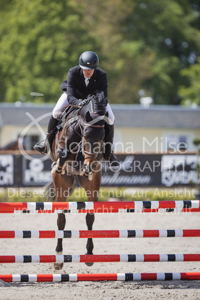 230518_MayDays_SprPf-A2-288 | Deine schönsten Turniermomente als professionelle Fotos! Entdecke hochwertige Pferdesport-Fotografie im Online-Shop. Jetzt Fotos finden & bestellen!